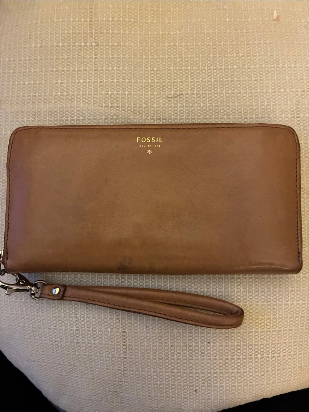 Fossil Chestnut Brown Leather Zip-Around Wristlet-Vintage-inspired hermitage1954